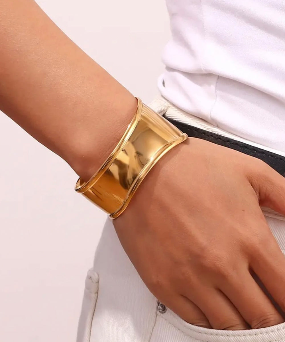 Luxe Curve Gold Cuff
