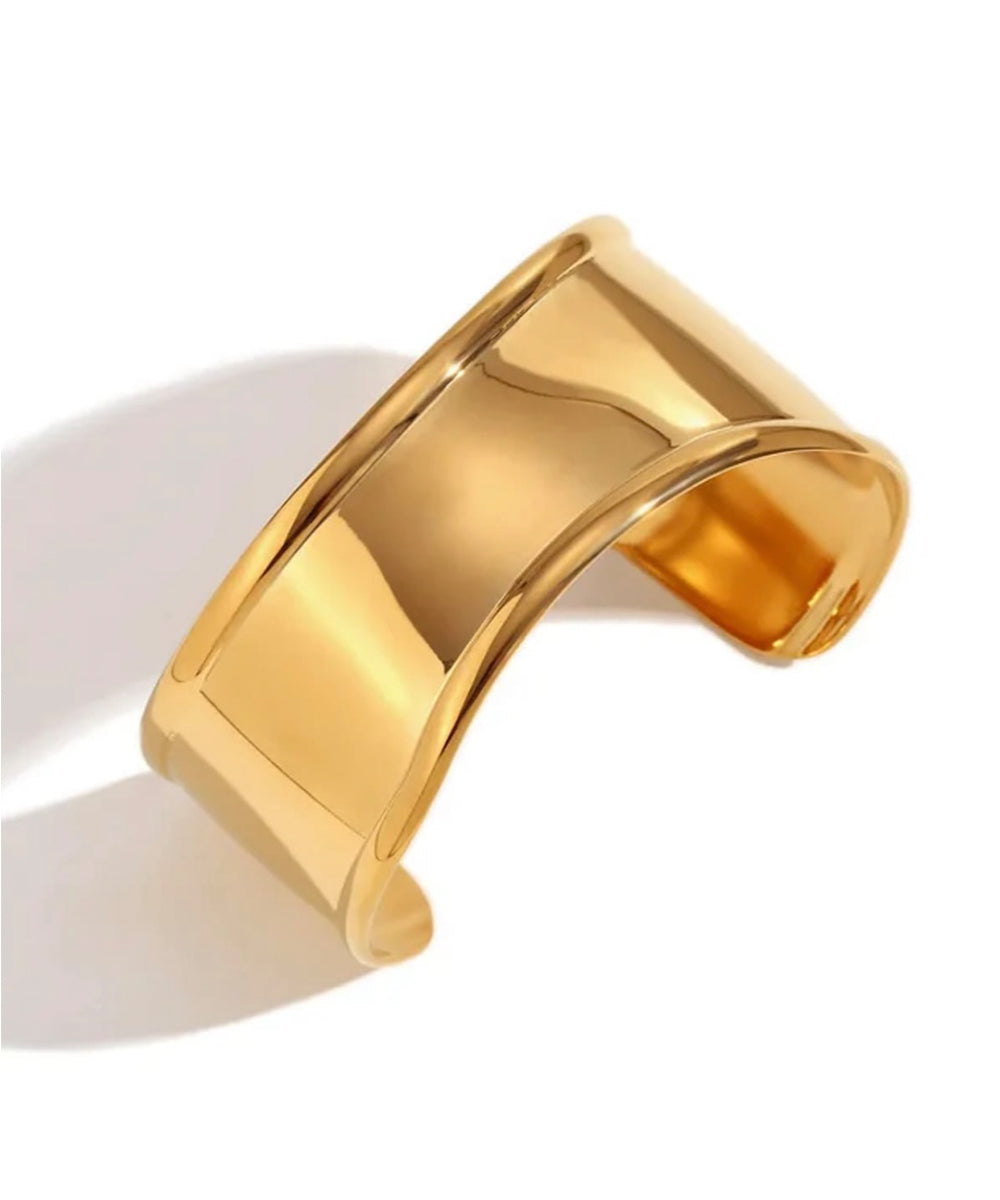 Luxe Curve Gold Cuff