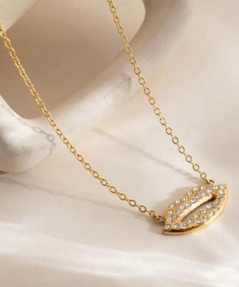 Studded Lips Pendant Necklace
